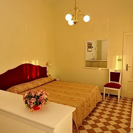 Britannia Ξενοδοχείο 4*